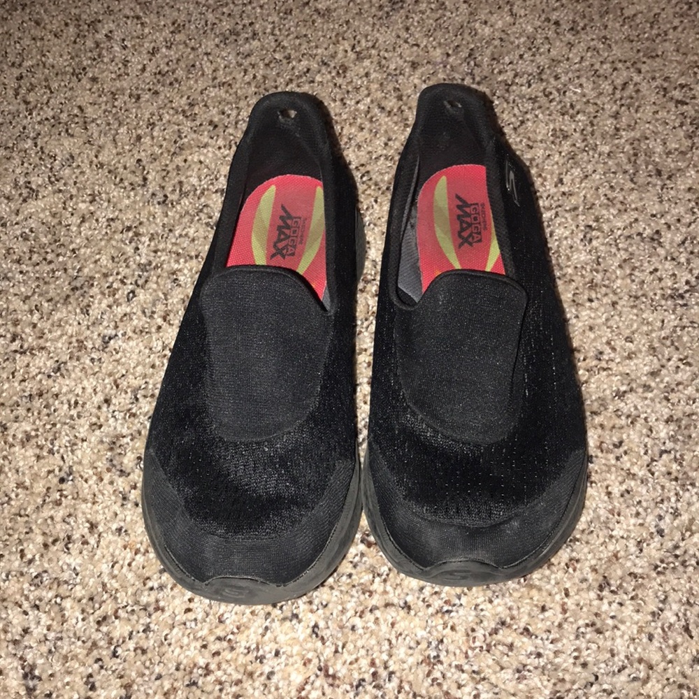 🖤Black comfy sketchers!🖤